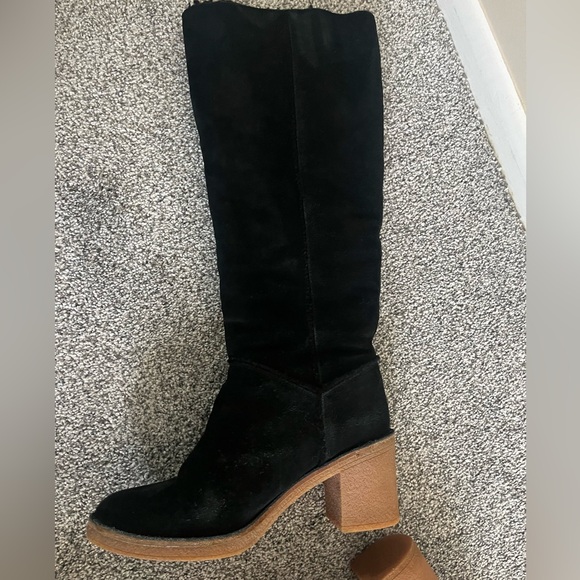 Ugg Suede Boots - Picture 8 of 9